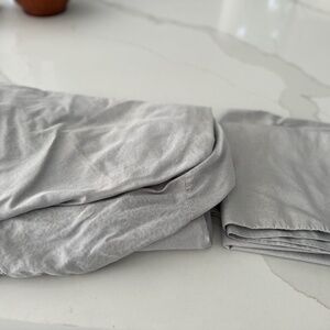 King size bottom sheet and 2 pillow cases king gray